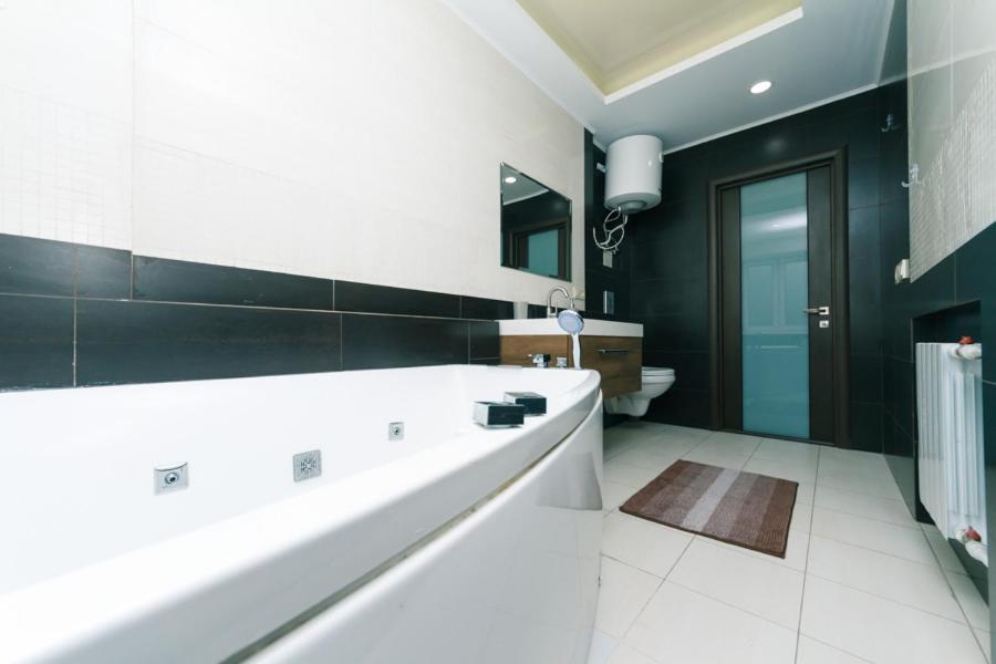 Hotrent Pechersk Lesy 20/22 Киев Екстериор снимка